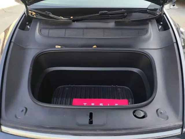 Tesla Model Y — Фото автомобиля 10