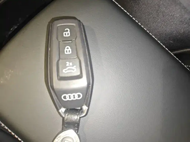Audi Q6L e-tron — Фото автомобиля 12