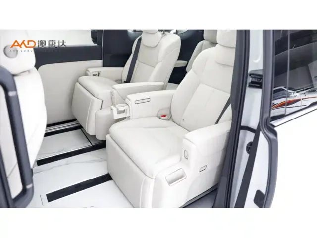 Li Auto MEGA — Фото автомобиля 7