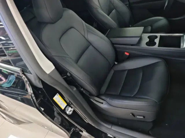 Tesla Model Y — Фото автомобиля 24