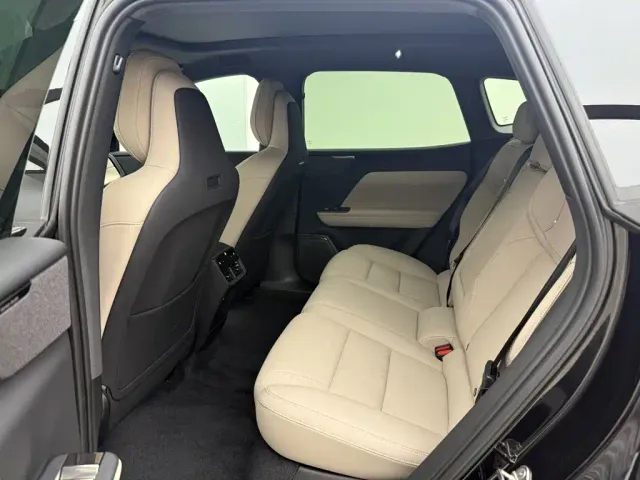 Volvo XC70 Plug-in Hybrid — Фото автомобиля 6