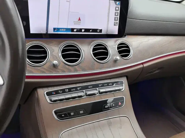 Mercedes-Benz E-Class — Фото автомобиля 12