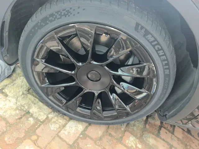 Tesla Model Y — Фото автомобиля 22