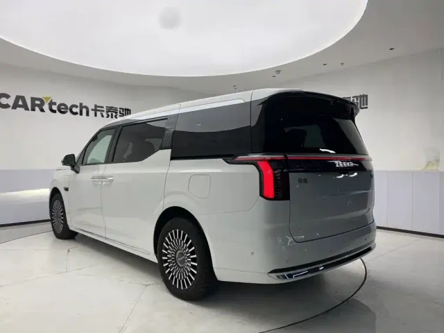 ZEEKR Zeekr 009 2024 6-seat Executive AWD 108kWh — Фото автомобиля 7