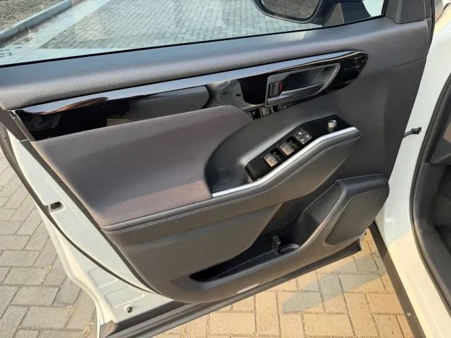 Toyota Highlander — Фото автомобиля 11