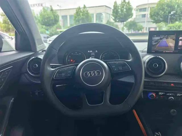 Audi Q2L — Фото автомобиля 10
