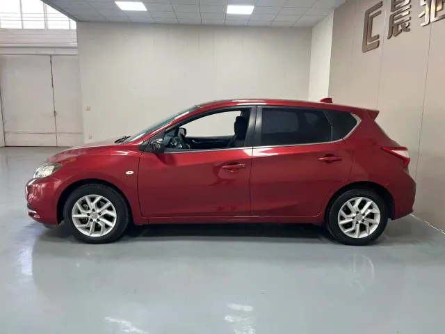Nissan Tiida — Фото автомобиля 8