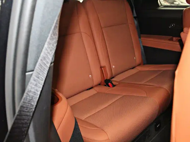 Li Auto L8 — Фото автомобиля 12