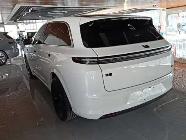 Li Auto L7 — Фото автомобиля 4