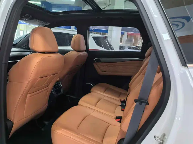 Geely Haoyue L — Фото автомобиля 8