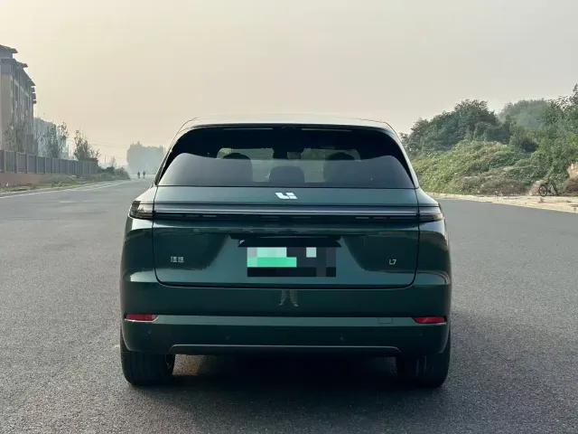 Li Auto L7 — Фото автомобиля 9