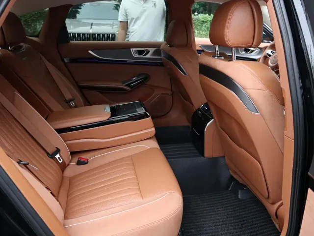 Hongqi H9 — Фото автомобиля 21