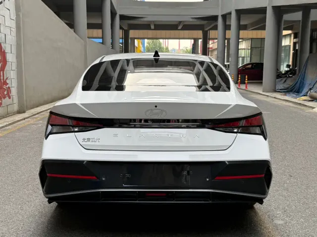 Hyundai Elantra — Фото автомобиля 5