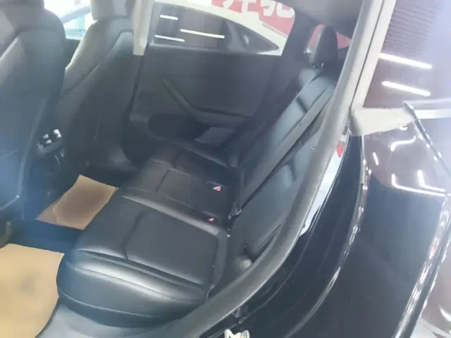 Tesla Model Y — Фото автомобиля 16