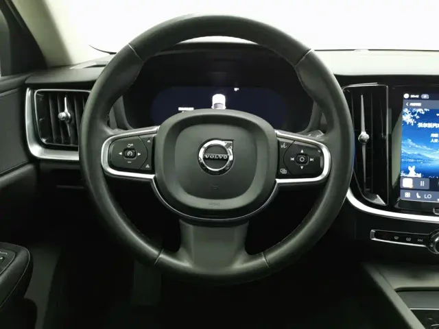 Volvo S60 — Фото автомобиля 11