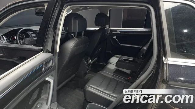Volkswagen Tiguan Tiguan 2 поколение 2.0 TDI Premium — Фото автомобиля 12