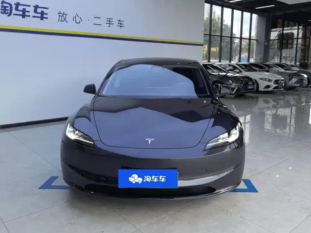 Tesla Model 3 — Фото автомобиля 2