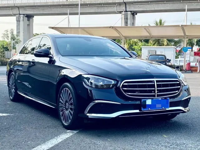 Mercedes-Benz E-Class — Фото автомобиля 3