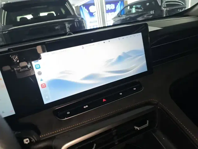 Roewe D5X DMH — Фото автомобиля 12