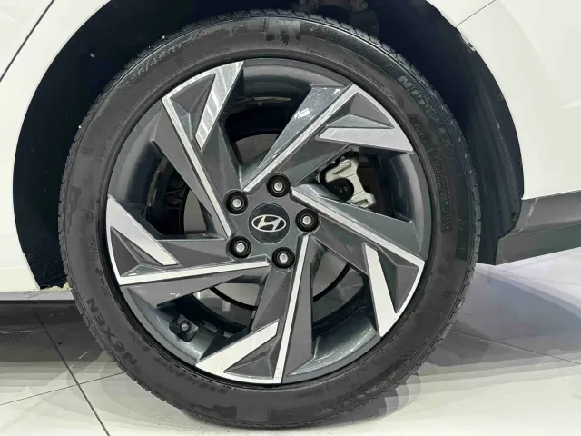 Hyundai Elantra — Фото автомобиля 17