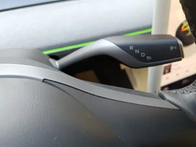 Tesla Model Y — Фото автомобиля 10