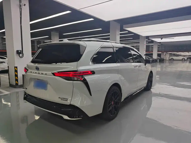 Toyota Sienna — Фото автомобиля 18