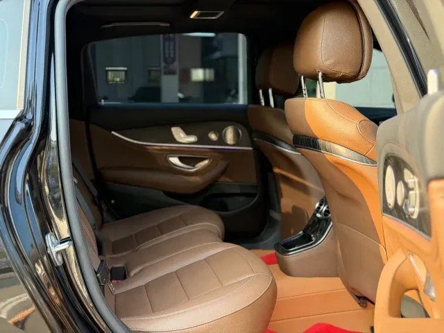 Mercedes-Benz E-Class — Фото автомобиля 14