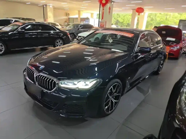 Фотография автомобиля — BMW 5 Series