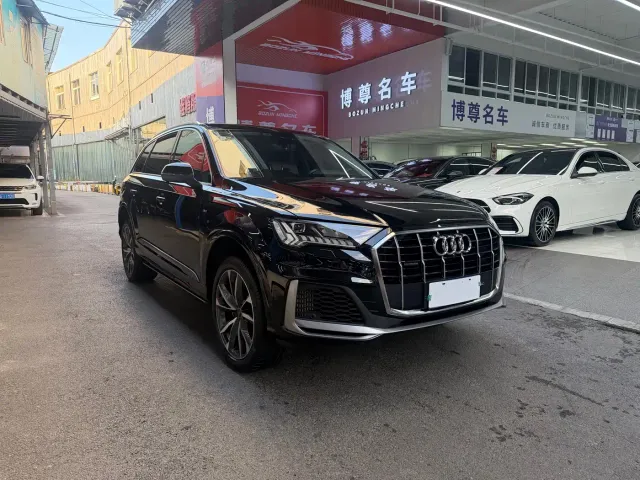 Audi Q7 — Фото автомобиля 3