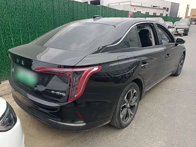 Hongqi E-QM5 — Фото автомобиля 6
