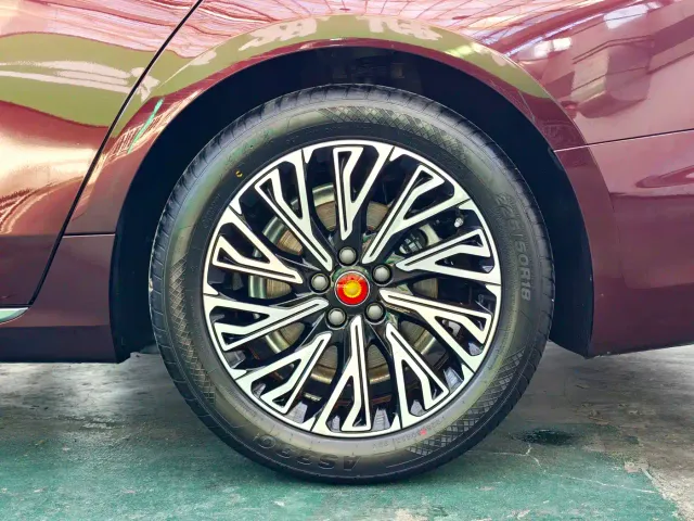 Hongqi H5 — Фото автомобиля 20