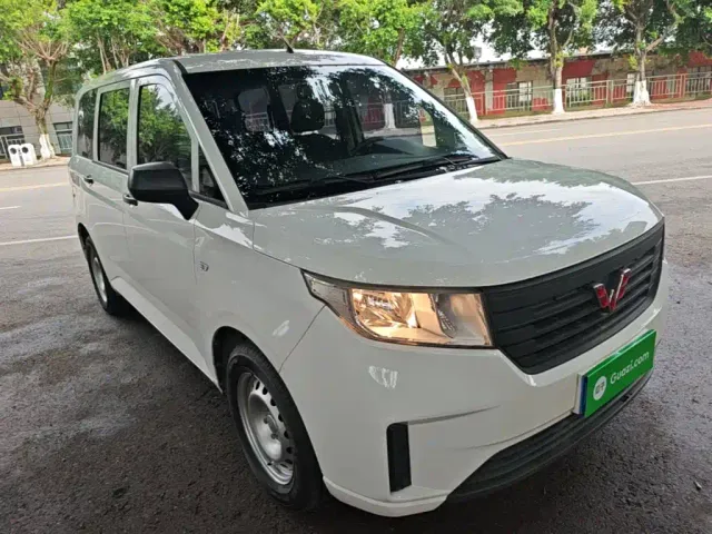 Wuling Hongguang Plus — Фото автомобиля 3