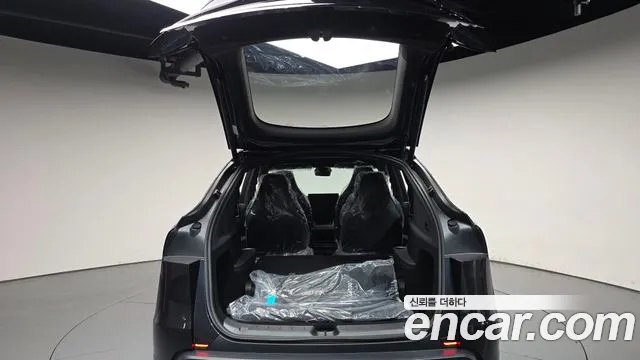 Tesla Model Y — Фото автомобиля 8