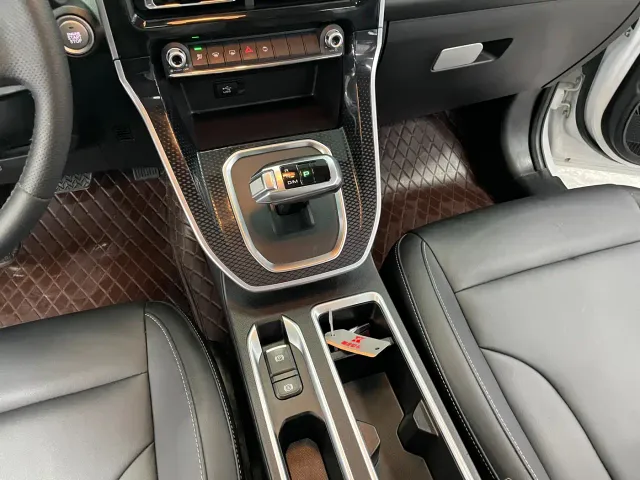 Haval M6 — Фото автомобиля 11