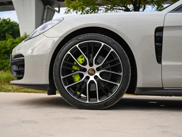 Porsche Panamera — Фото автомобиля 16