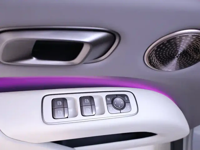 Li Auto i8 — Фото автомобиля 17