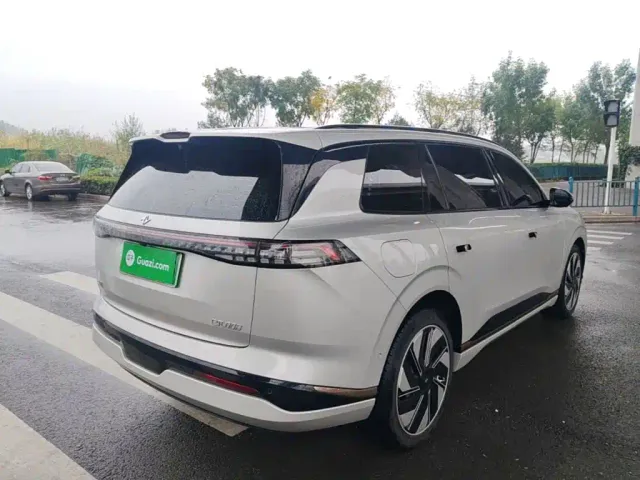 Dongfeng eπ 008 — Фото автомобиля 4