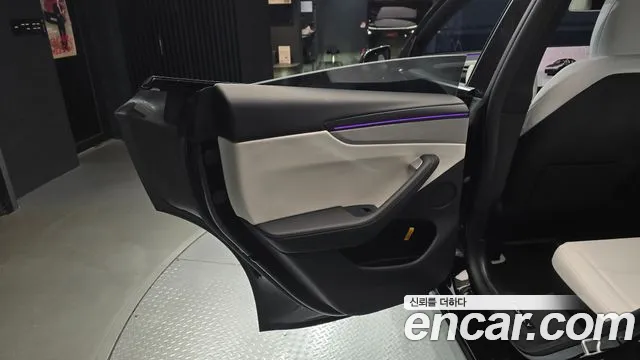 Tesla Model Y — Фото автомобиля 25