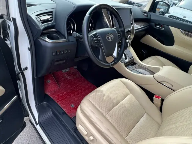 Toyota Alphard — Фото автомобиля 4