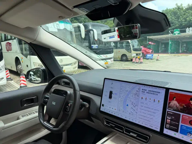 Li Auto MEGA — Фото автомобиля 7
