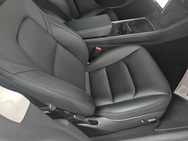 Tesla Model Y — Фото автомобиля 24