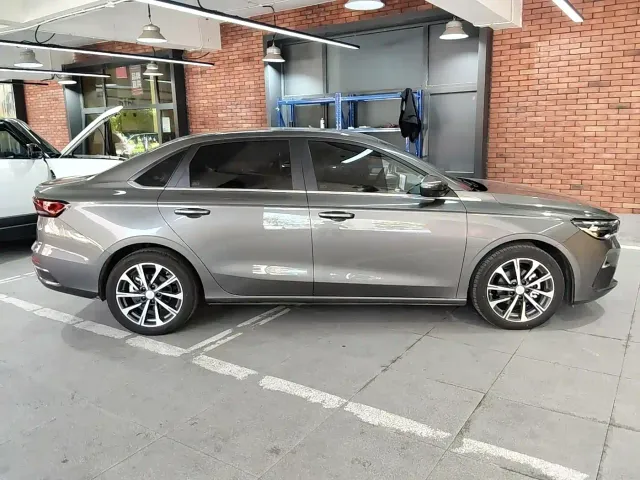 Geely Emgrand — Фото автомобиля 4