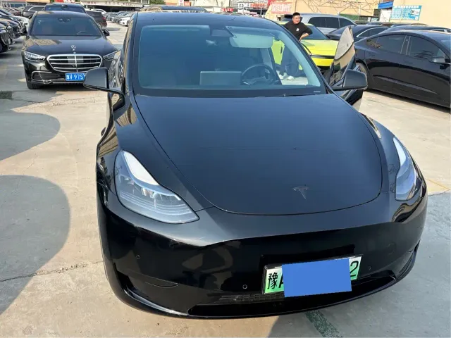 Tesla Model Y — Фото автомобиля 3