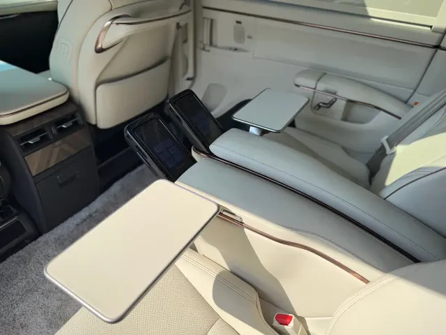 Lexus LM — Фото автомобиля 28