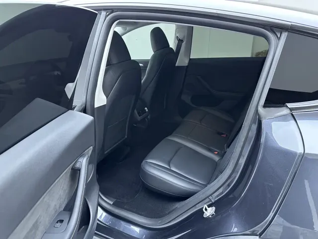 Tesla Model Y — Фото автомобиля 17