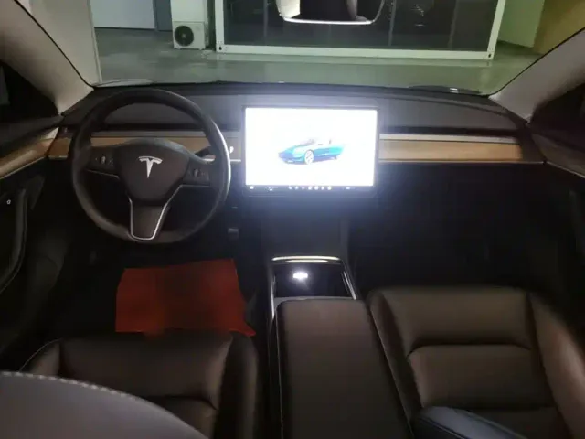 Tesla Model 3 — Фото автомобиля 9