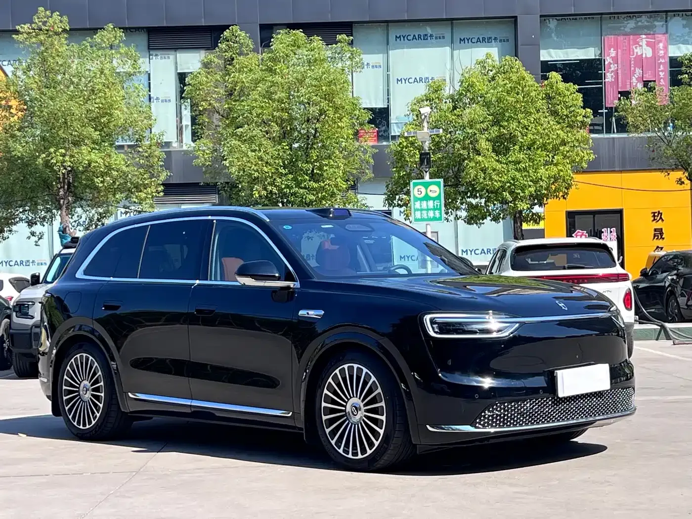 AITO Wenjie AITO M7 2026 Extended Range Max AWD 5-seater — Фото автомобиля 3