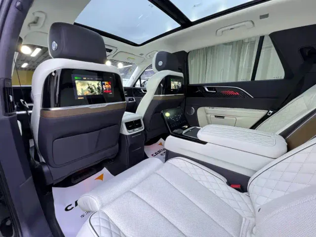 Hongqi E-HS9 — Фото автомобиля 10