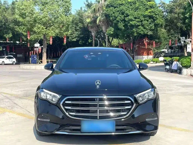 Mercedes-Benz E-Class — Фото автомобиля 2