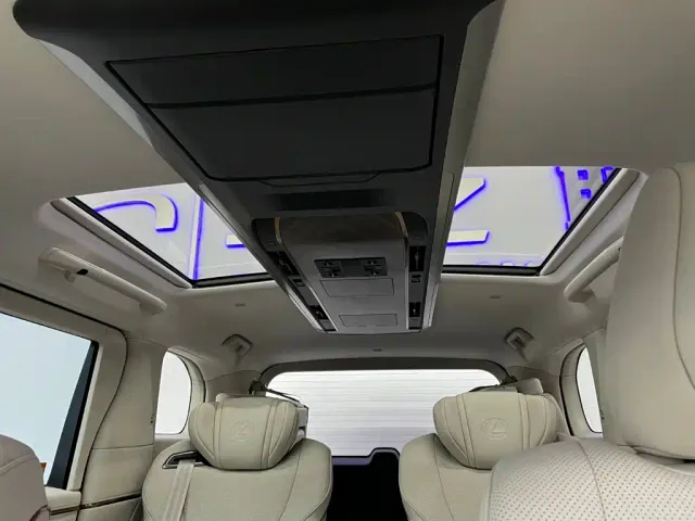 Lexus LM — Фото автомобиля 12